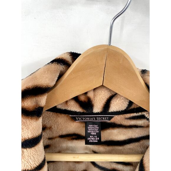 Victoria's Secret Tiger Stripe Fuzzy Robe M/L - Picture 3 of 5